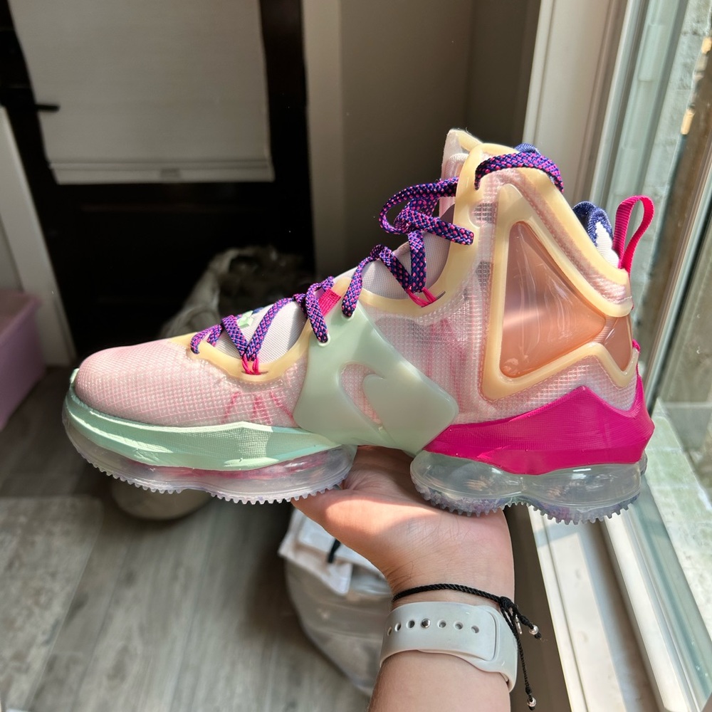 LEBRON XIX (MULTICOLOR PURPLE)